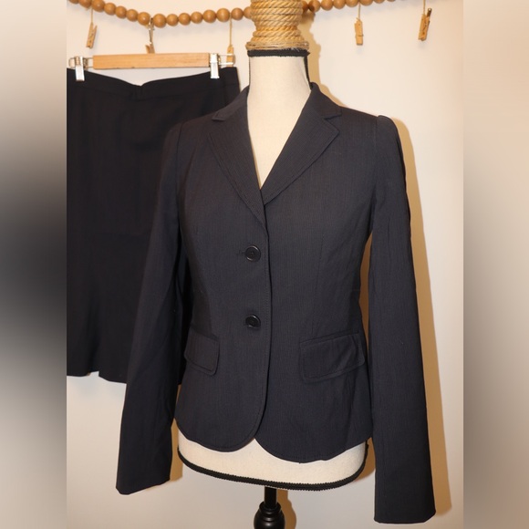 BANANA REPUBLIC Blazer and skirt set formal pinstripe - Picture 7 of 11